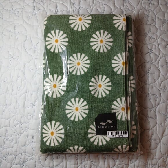 Slowtide Green Sun Dazed Beach Towel (NWT) - Picture 8 of 9